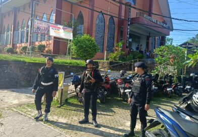 Patroli Cipta Kondisi Brimob Amankan Perayaan Kenaikan Isa Almasih di Balikpapan Utara