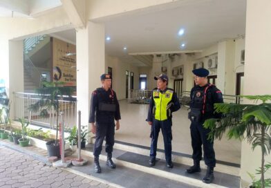 Batalyon A Brimob Kaltim Gelar Pengamanan Gereja dan Program Minggu Kasih Jaga Keamanan Lingkungan