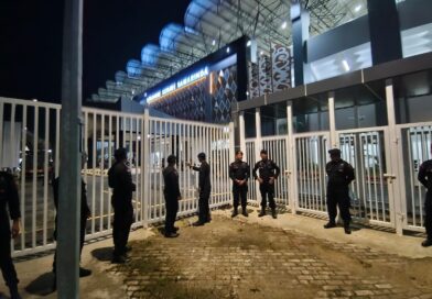 Personel Brimob Kaltim Amankan dan Sterilisasi Pertandingan Borneo FC vs Persis Solo di Stadion Segiri