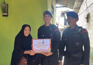 Batalyon A Brimob Kaltim Gelar Jumat Berkah, Bagikan Sembako ke Warga Balikpapan
