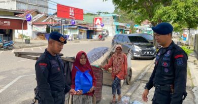 Batalyon A Pelopor Tebar Kebaikan, Salurkan Bantuan Jumat Berkah di Balikpapan Selatan