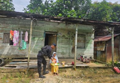 Kompi 1 Batalyon C Pelopor Bagikan Sembako, Wujud Kepedulian Jumat Berkah di Karang Joang