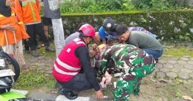 Respon Cepat, Batalyon A Brimob Kaltim Bantu Korban Laka Tunggal di Gn. Bakaran Balikpapan