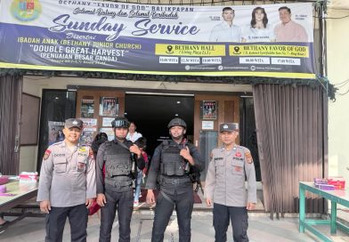 Jamin Kekhusyukan Ibadah Minggu, Detasemen Gegana Satbrimob Polda Kaltim Sterilisasi dan Amankan Gereja di Balikpapan