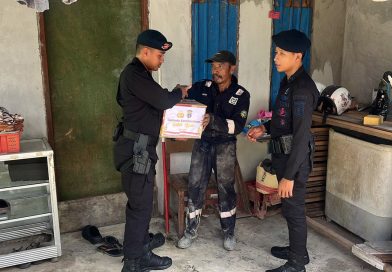 Wujud Nyata Kepedulian, Batalyon A Pelopor Satbrimob Polda Kaltim Salurkan Bantuan Bapokting di Sepinggan