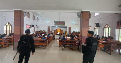 Jamin Keamanan Ibadah Minggu, Personel Batalyon B Pelopor Siaga di Sejumlah Gereja Samarinda