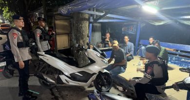 Jaga Kondusivitas Malam, Batalyon B Pelopor Satbrimob Polda Kaltim Intensifkan Patroli Sambang Warga di Samarinda Seberang
