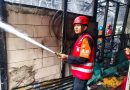 Gercap Tim Respon Bencana Batalyon B Pelopor Jinakkan Kebakaran di Jalan Pulau Flores Samarinda