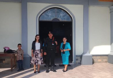 Pastikan Kenyamanan Ibadah, Personel Kompi 3 Batalyon C Pelopor Brimob Kaltim Amankan Sejumlah Gereja