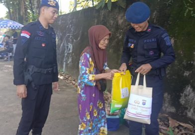 Salurkan Bantuan Kemanusiaan, Kompi 3 Batalyon C Pelopor Brimob Kaltim Sambangi Warga di Berau