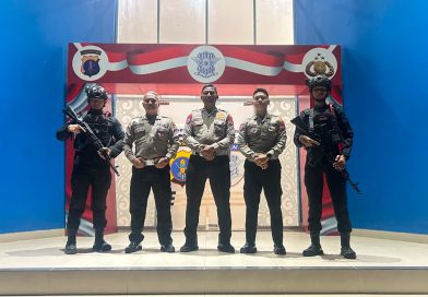 Tingkatkan Kewaspadaan Malam Hari, Personel Brimob Sisir Kantor Ditlantas dan Samsat Balikpapan